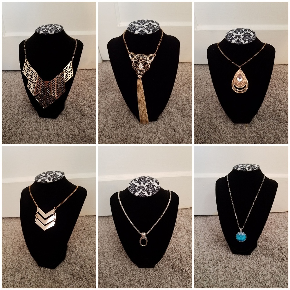Lot of necklaces!!
